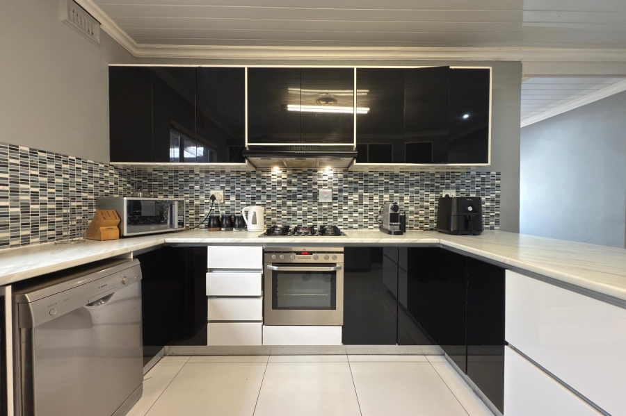 2 Bedroom Property for Sale in Kensington Western Cape